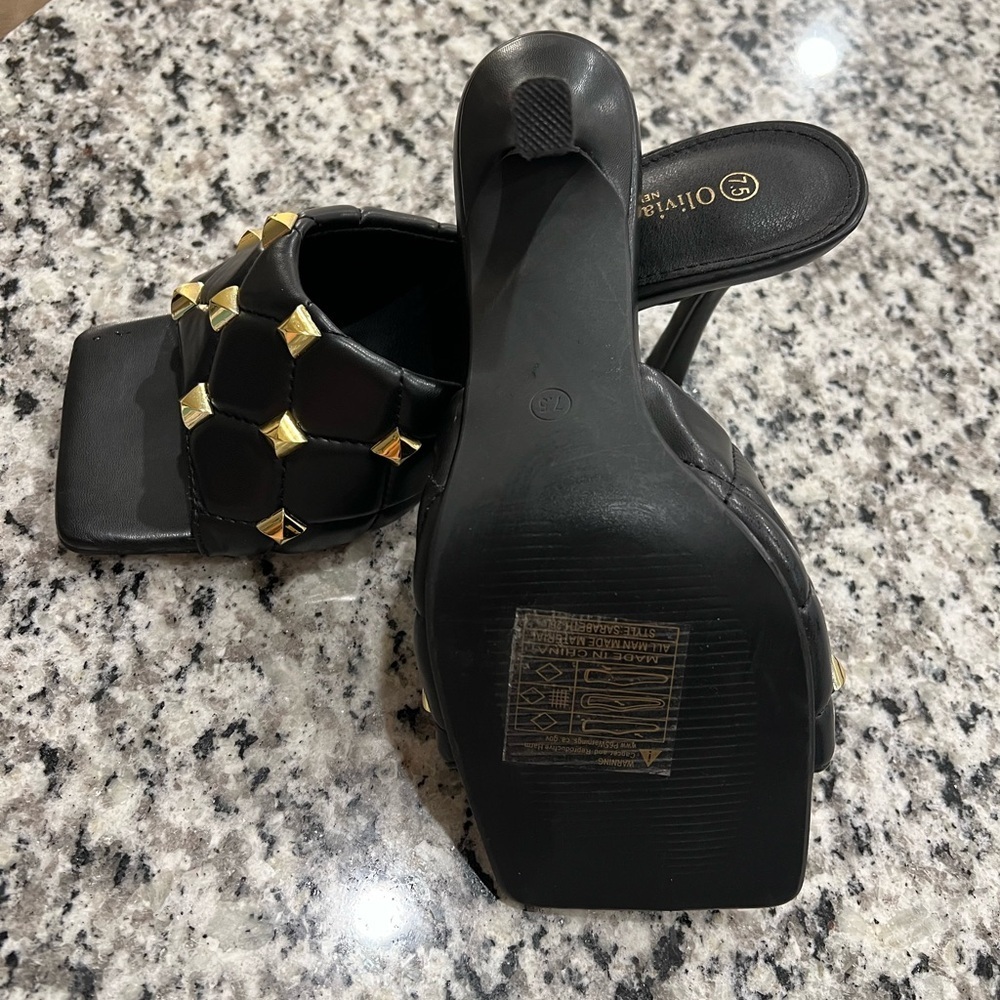 Elegant Black and Gold Heels with Studded Design size 7.5 - Picture 2 of 6